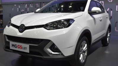 MG GS front three quarters left side at 2017 Bangkok International Motor Show