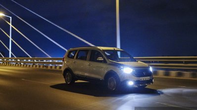 Renault Lodgy Stepway dynamic shot First Drive Review