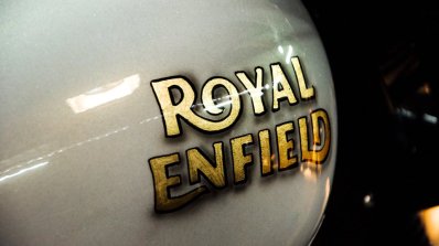 Royal Enfield Thunderbird 500 Ivory Black by Eimor Customs badging