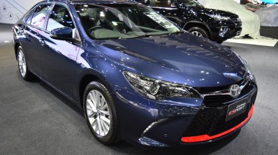 Toyota Camry ESport front three quarters right side at 2017 Bangkok International Motor Show