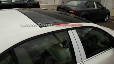 2017 Skoda Octavia (facelift) sunroof exterior spy shot