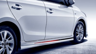 2017 Toyota Yaris L side skirt