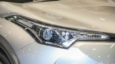 Toyota C-HR headlamps