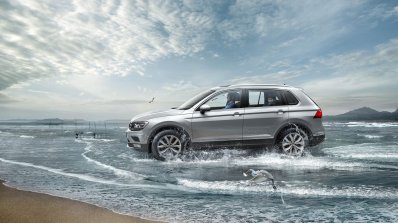 Volkswagen Tiguan studio side