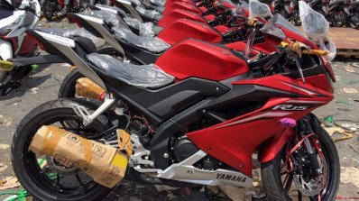 Yamaha R15 v3.0 Vietnam dealership side