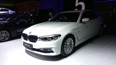 2017 BMW 5 Series Luxury Line front quarter launched