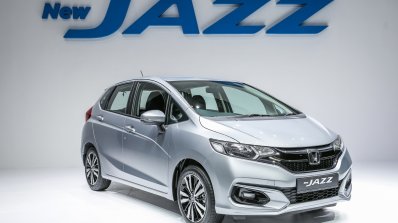 2017 Honda Jazz (facelift) V front quarter launched Malaysia