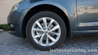 2017 Skoda Octavia wheel revealed for India images