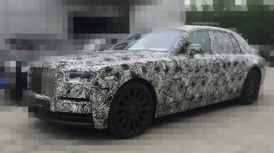 2018 Rolls-Royce Phantom front three quarters spy shot