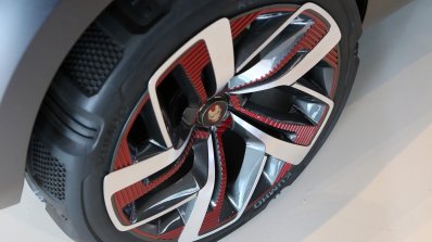 Hyundai Kona Iron Man special edition wheel