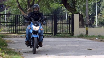 TVS Victor review motion front