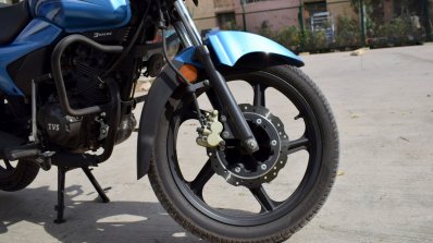 TVS Victor review still front disc