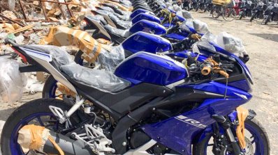 Yamaha R15 v3.0 Vietnam spy shot blue side