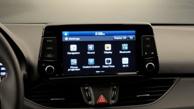 Hyundai i30 Fastback infotainment system