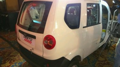 jeeto minivan mahindra on road price