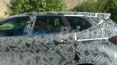 Renault Captur left side spy shot Leh