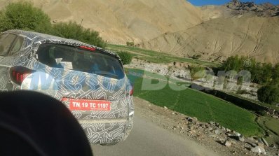 Renault Captur spy shot Leh