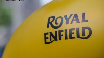 Royal Enfield Classic 350 in Matte Yellow by ParPin's Garage fuel tank badging