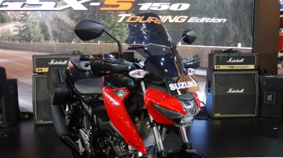 Suzuki GSX-S150 Tourer Edition windscreen and headlamp red