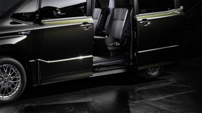 Toyota Voxy door open