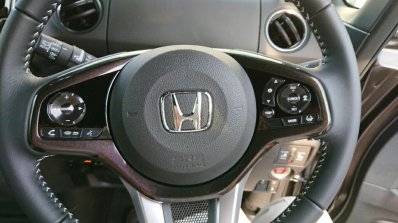 2017 Honda N-Box Custom (facelift) steering wheel