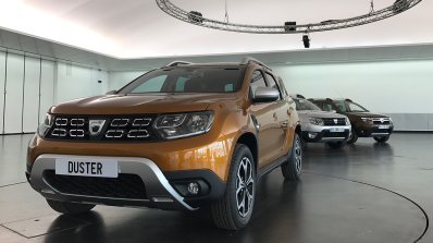2018 Dacia Duster (2018 Renault Duster) front three quarters left side second image