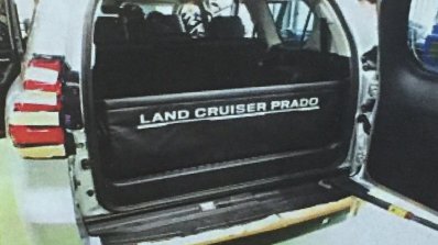 2018 Toyota Land Cruiser Prado (facelift) luggage protector spy shot