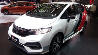 Honda Jazz Facelift RS at GIIAS 2017 left front three quarters