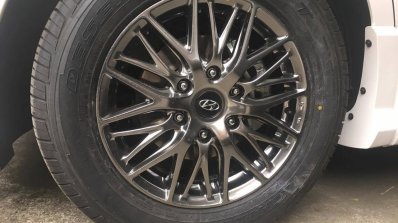 Hyundai H-1 Limited II wheel