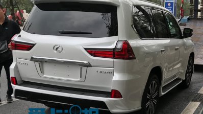 Lexus LX 570 Superior rear three quarters spy shot