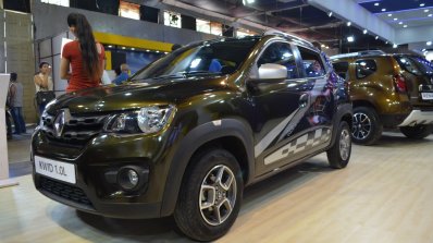 Renault Kwid 1.0L front three quarters left side at Nepal Auto Show 2017