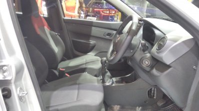 Renault Kwid Extreme at GIIAS 2017 front seats
