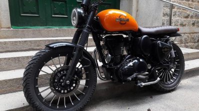 Royal Enfield Classic 350 Achilles Bulleteer Customs front left three quarter