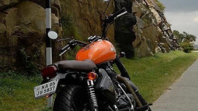 Royal Enfield Classic 350 Achilles Bulleteer Customs rear right three quarter