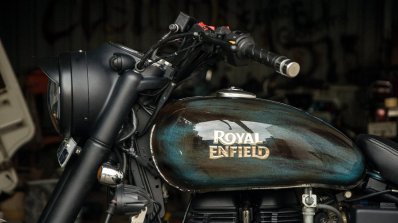 Royal Enfield Classic 350 Thakur by Eimor headlamp and tank