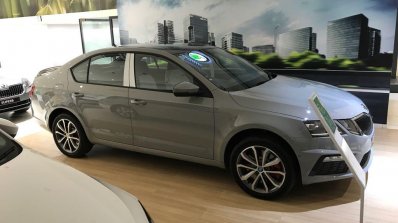 Skoda Octavia RS reaches dealerships side