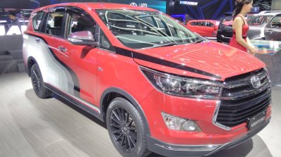 Toyota Innova Venturer with body graphics at GIIAS 2017 right front three quarters