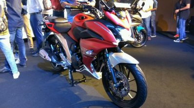 Yamaha Fazer 25 India launch red front right quarter