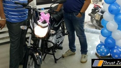 2017 Bajaj Platina Comfortec headlight on