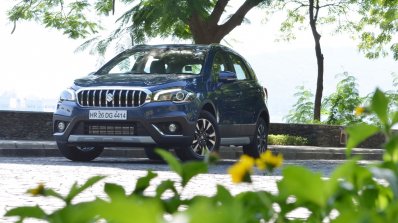 2017 Maruti S-Cross facelift front three quarters low