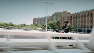 2018 Kawasaki Z900 RS teased side action