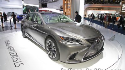 2018 Lexus LS front three quarters at IAA 2017