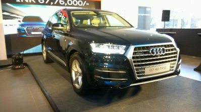 Audi Q7 Petrol 40 TFSI right front three quarters