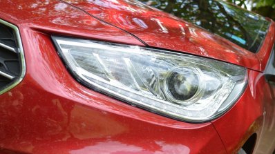 Hyundai Verna 2017 test drive review headlamp