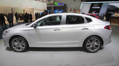 Hyundai i30 Fastback side at IAA 2017