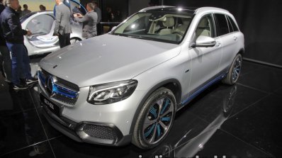 Mercedes-Benz GLC F-Cell front three quarter at IAA 2017