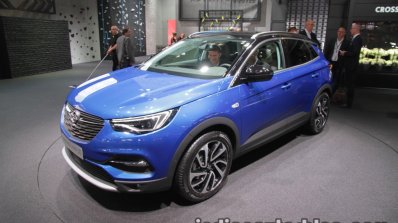 Opel Grandland X front three quarters at IAA 2017