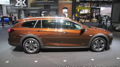 Opel Insignia Country Tourer side at IAA 2017