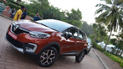 Renault Captur front three quarters angle