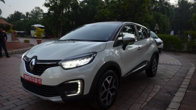 Renault Captur front three quarters white